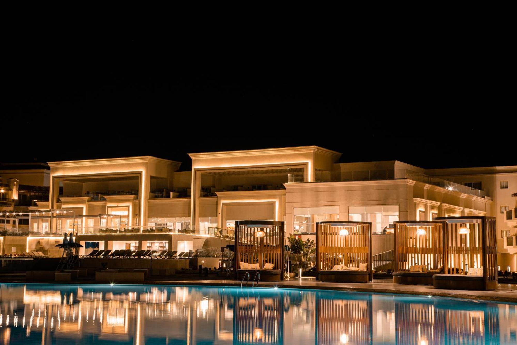 The V Luxury Resort Sahl Hasheesh Hurghada Eksteriør billede The Westin Resort Marina El Alamein