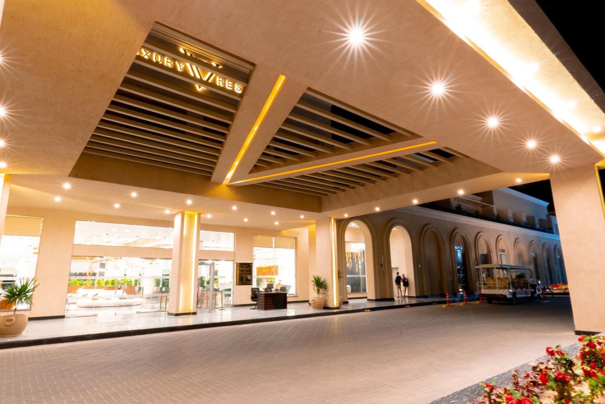 The V Luxury Resort Sahl Hasheesh Hurghada Eksteriør billede The lobby of the hotel