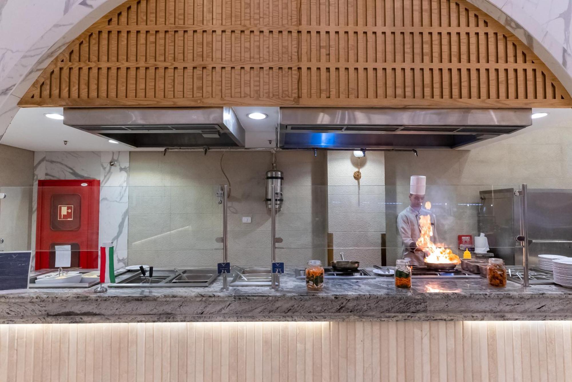 The V Luxury Resort Sahl Hasheesh Hurghada Eksteriør billede A kitchen at the hotel
