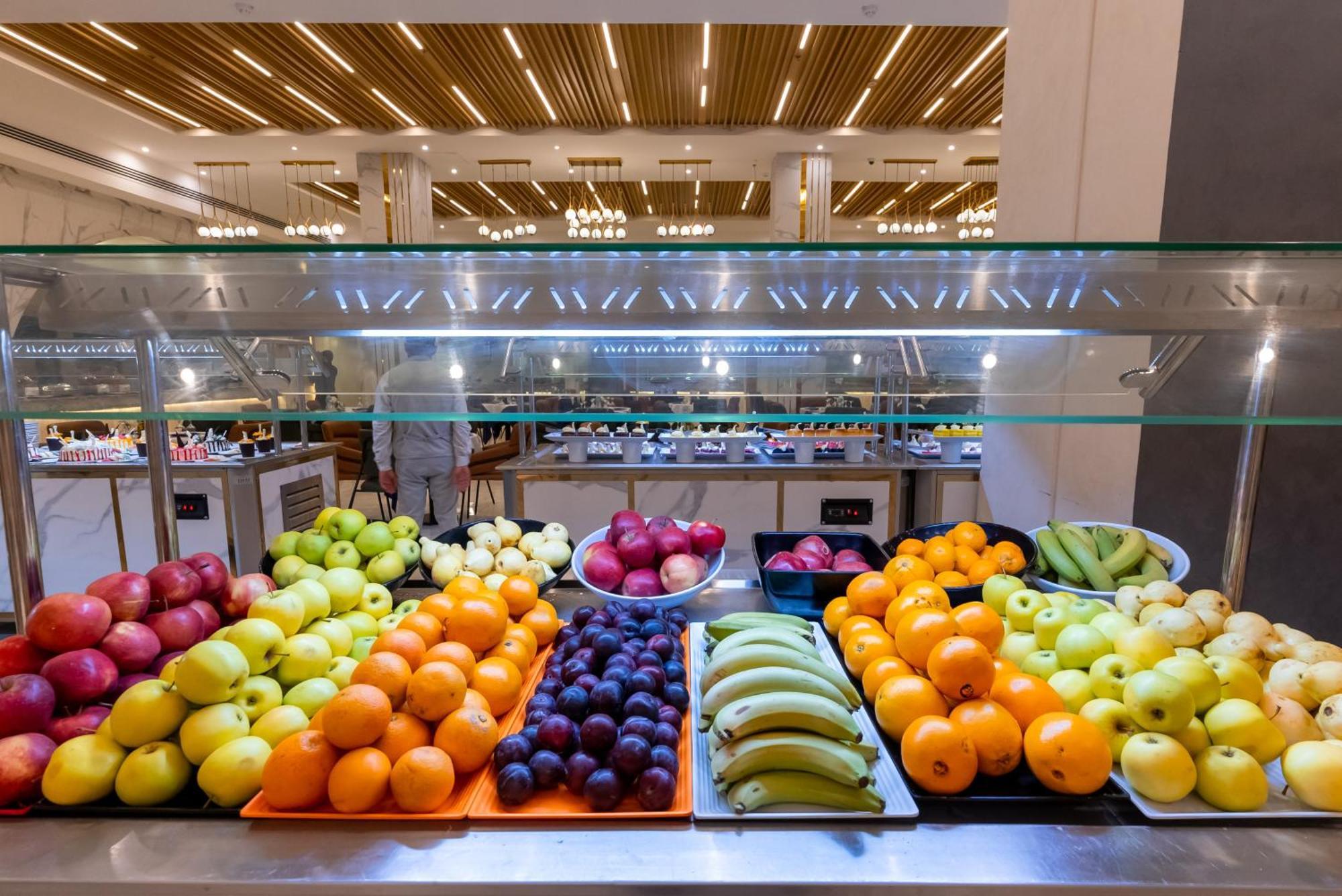 The V Luxury Resort Sahl Hasheesh Hurghada Eksteriør billede Fruit at a buffet