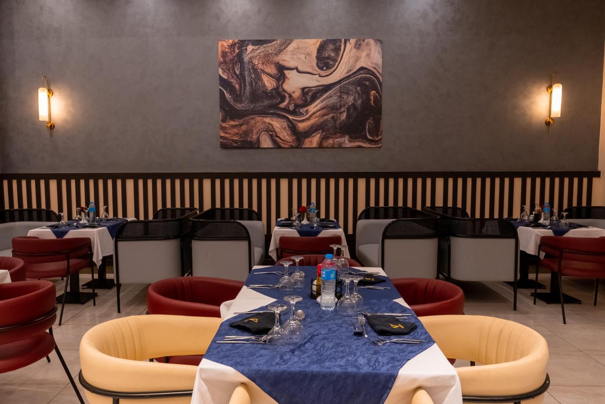 The V Luxury Resort Sahl Hasheesh Hurghada Eksteriør billede The interior of the restaurant