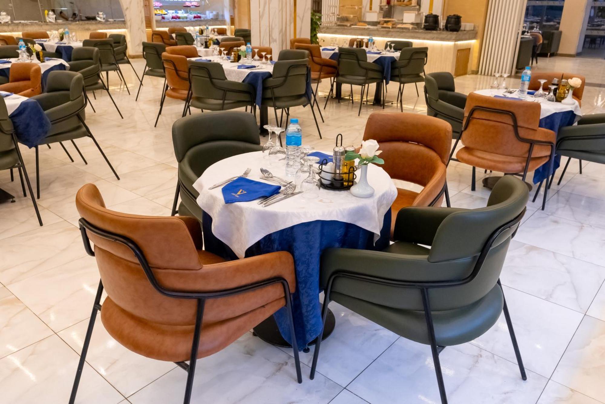 The V Luxury Resort Sahl Hasheesh Hurghada Eksteriør billede The interior of the restaurant