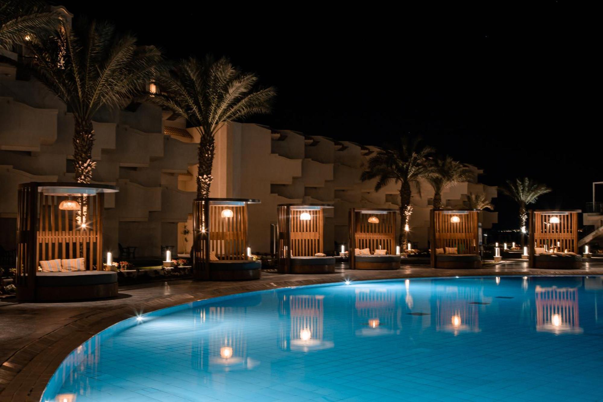 The V Luxury Resort Sahl Hasheesh Hurghada Eksteriør billede The swimming pool at the hotel