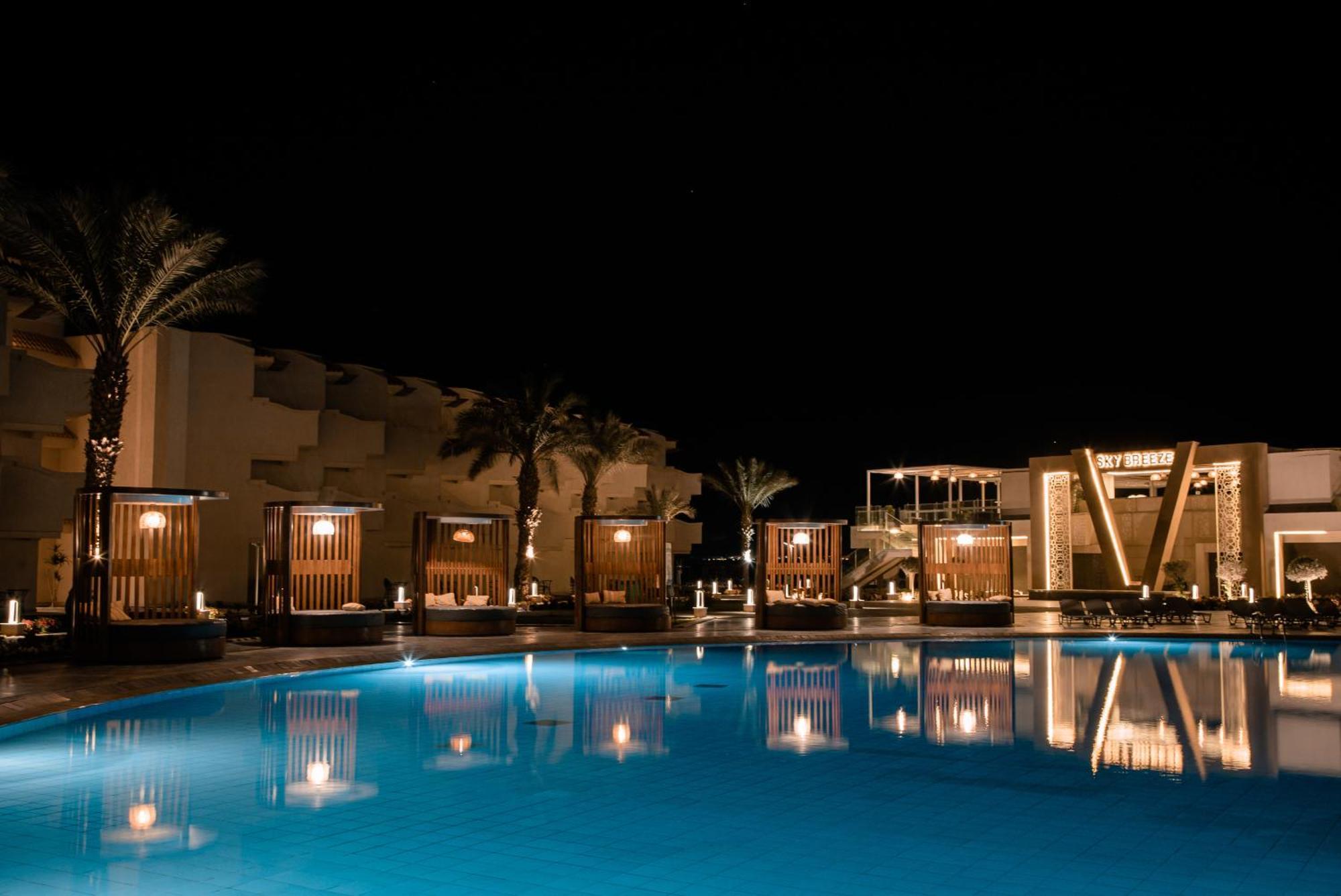 The V Luxury Resort Sahl Hasheesh Hurghada Eksteriør billede The swimming pool at the resort