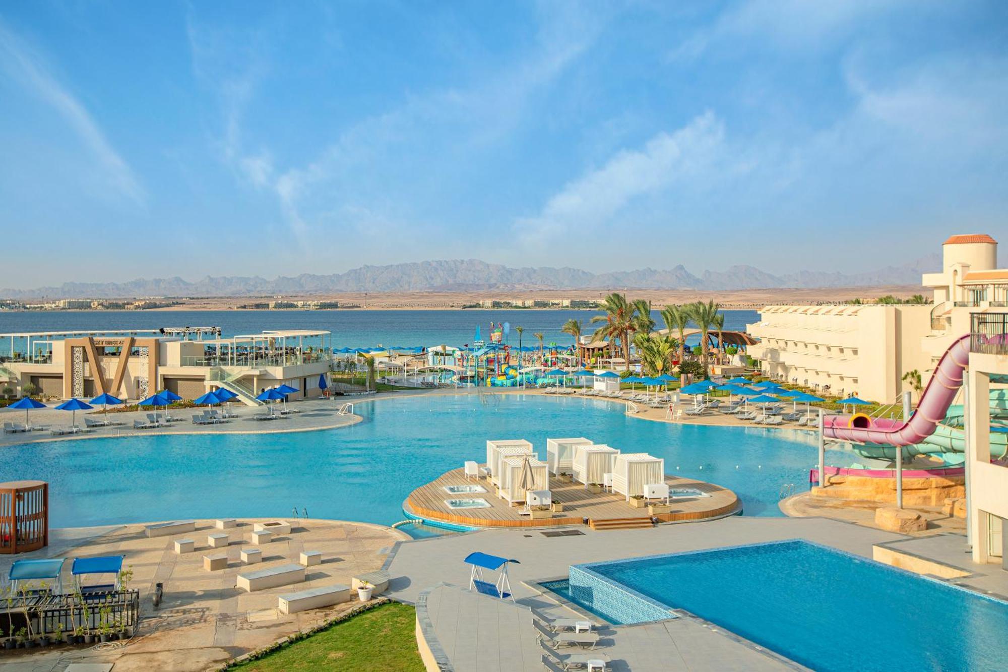 The V Luxury Resort Sahl Hasheesh Hurghada Eksteriør billede View of the resort