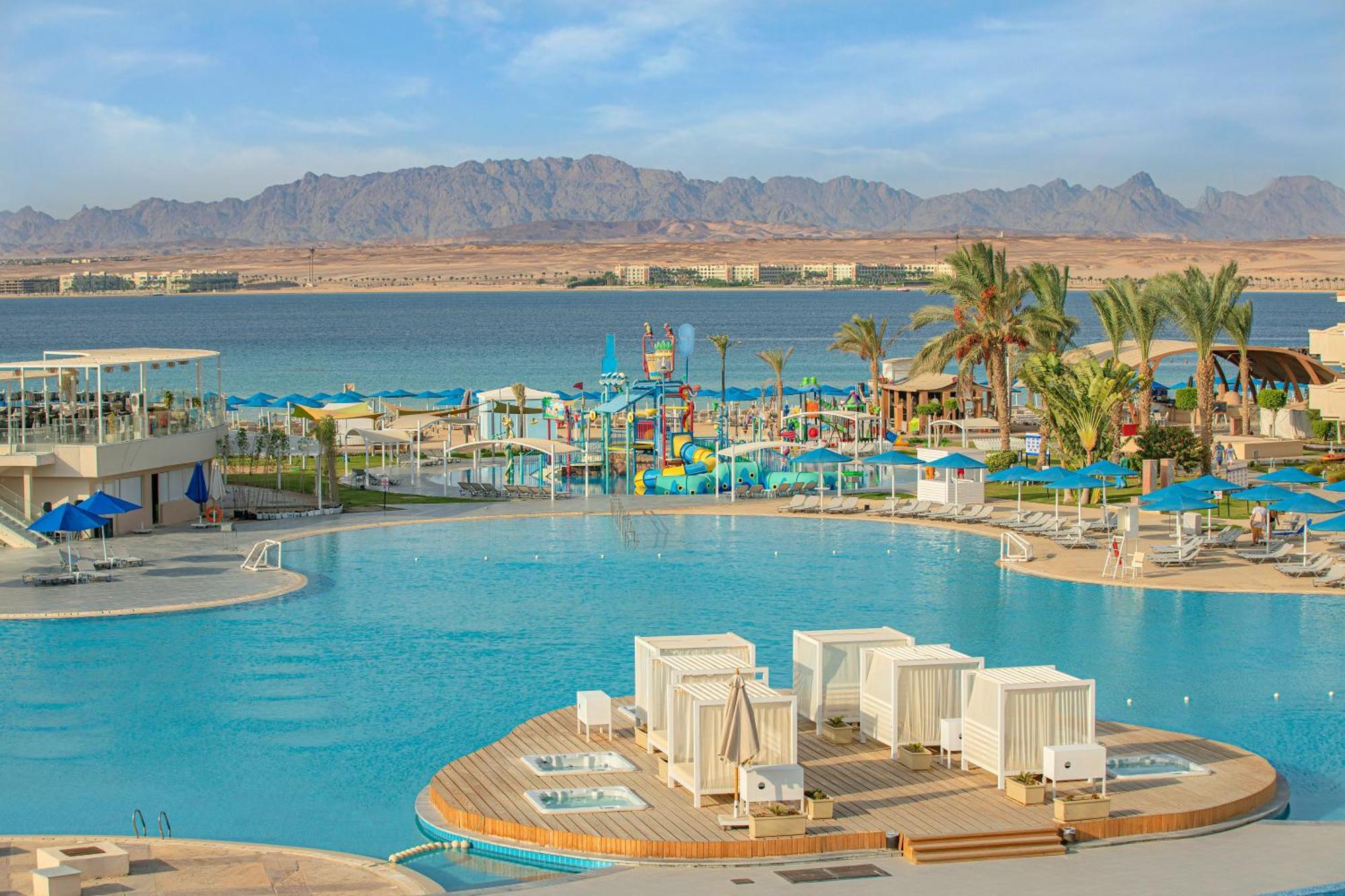 The V Luxury Resort Sahl Hasheesh Hurghada Eksteriør billede View of the Red Sea from the Hilton Sharm El Sheikh