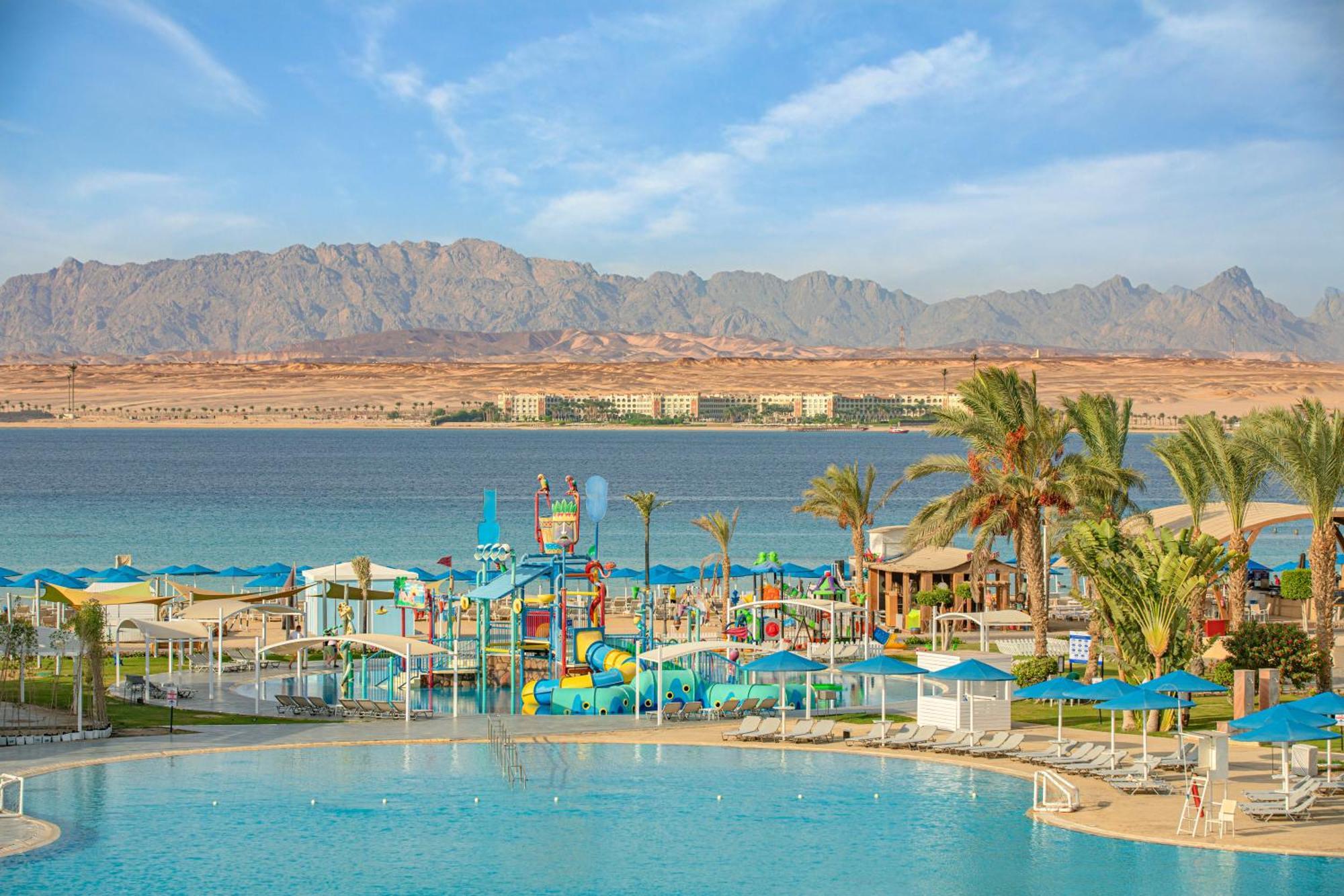 The V Luxury Resort Sahl Hasheesh Hurghada Eksteriør billede View of the Dead Sea from the Dead Sea Spa Resort