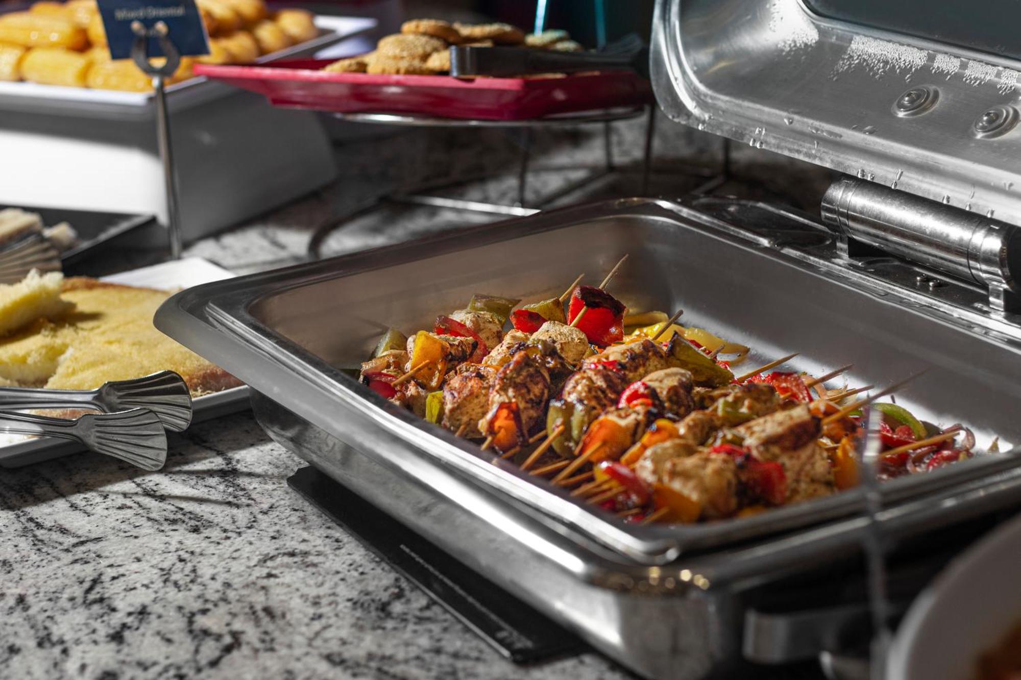 The V Luxury Resort Sahl Hasheesh Hurghada Eksteriør billede A chafing dish