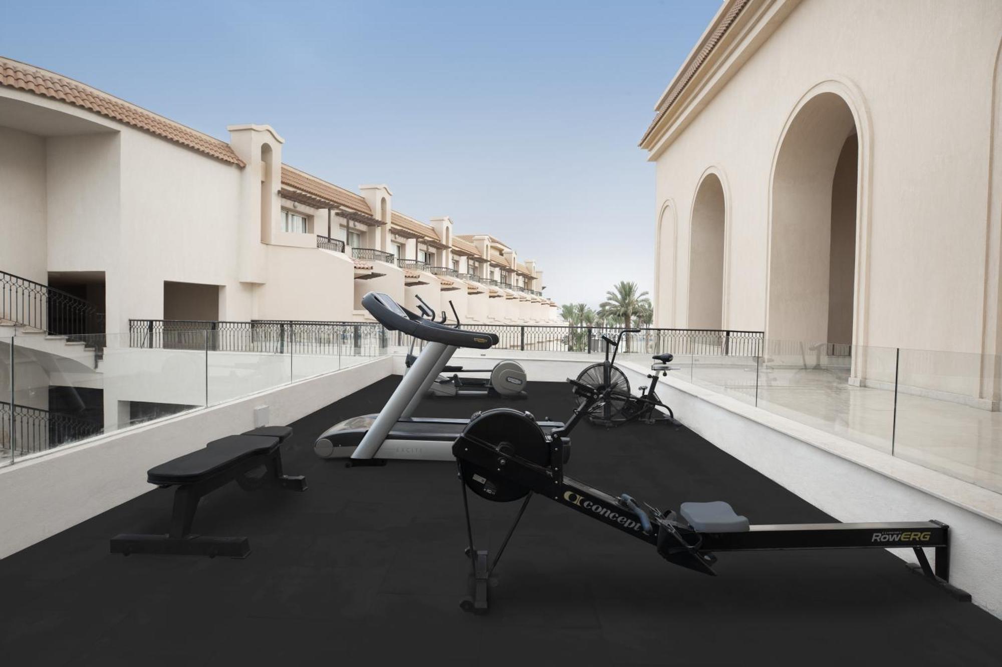 The V Luxury Resort Sahl Hasheesh Hurghada Eksteriør billede The gym at the hotel