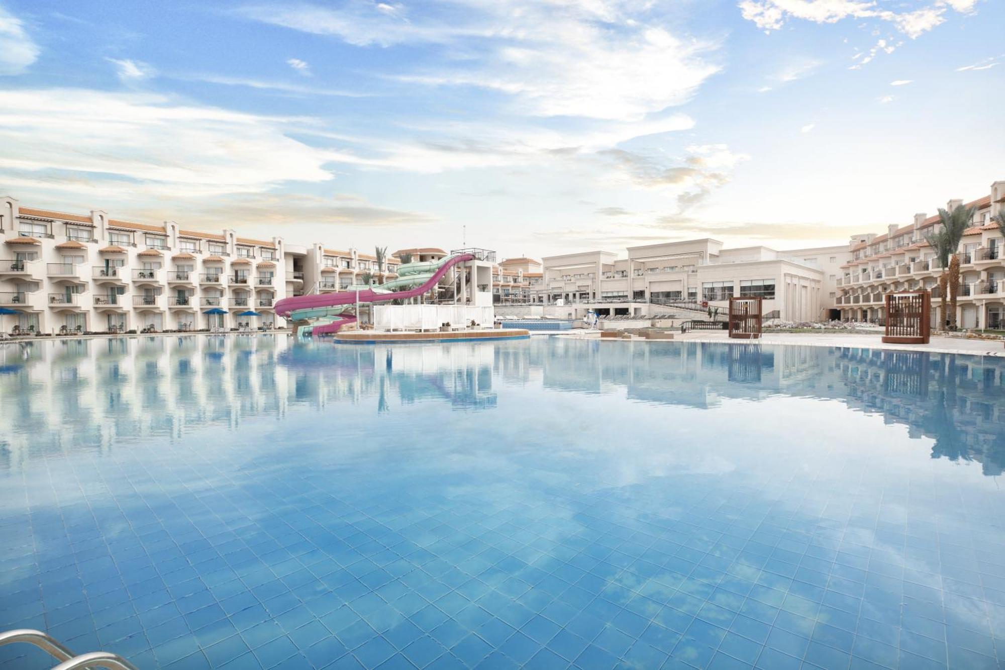 The V Luxury Resort Sahl Hasheesh Hurghada Eksteriør billede The resort's main pool